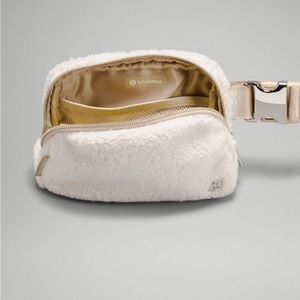 (SOLD) LULULEMON Everywhere Fleece Light Ivory Belt Bag Limited Edition Faux Fur